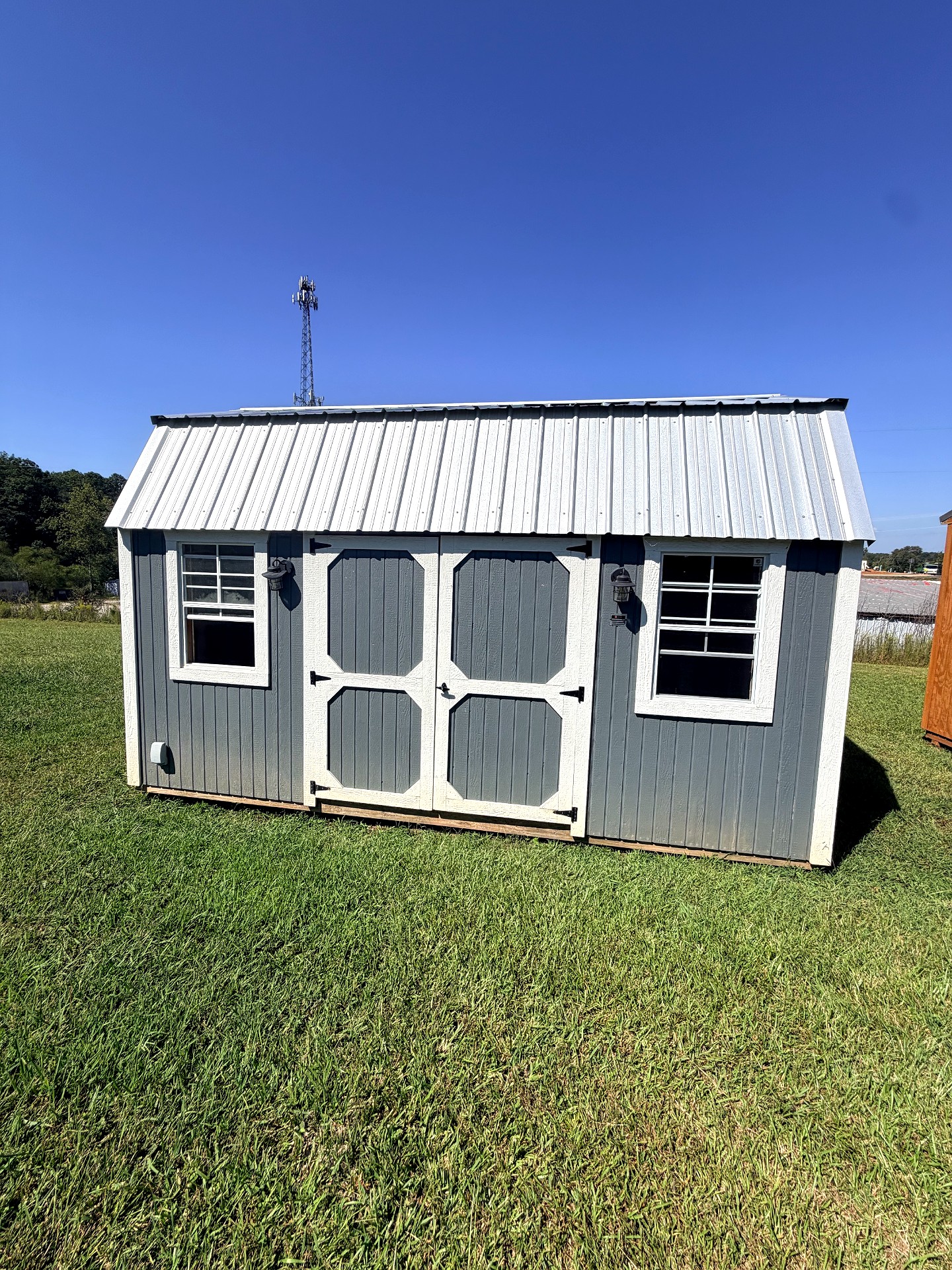 10x16 Side Lofted Barn at Graceland of Cumming