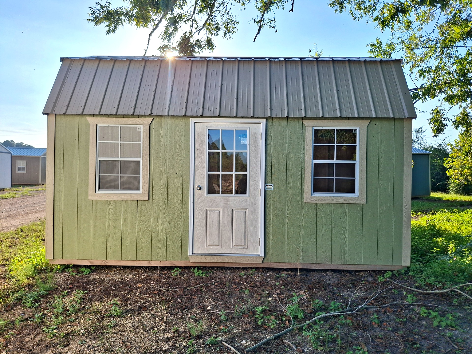 10x16 Side Lofted Barn at Kirbyville Lot - Essex Bros
