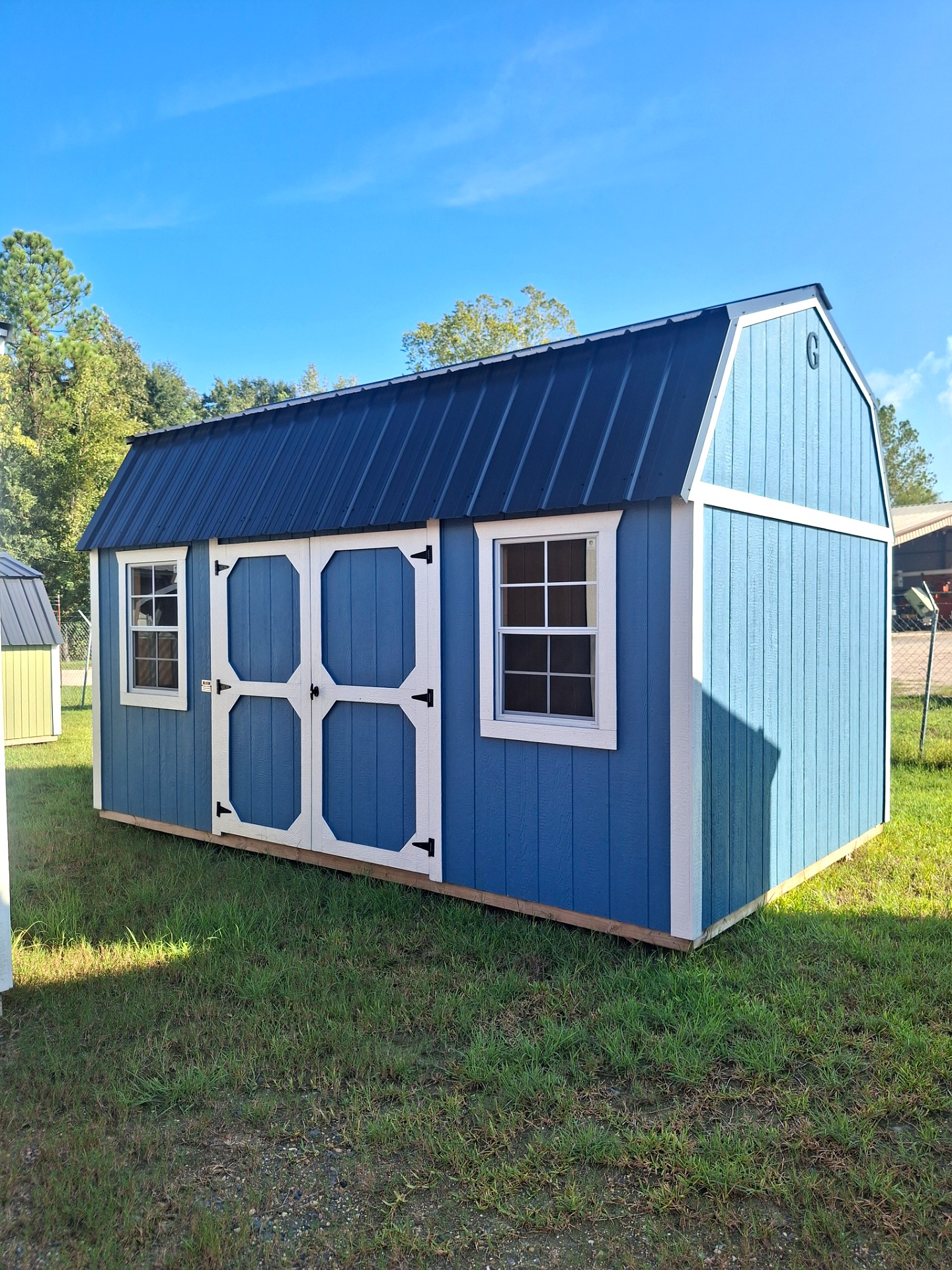 10x16 Side Lofted Barn at Kirbyville Lot - Essex Bros