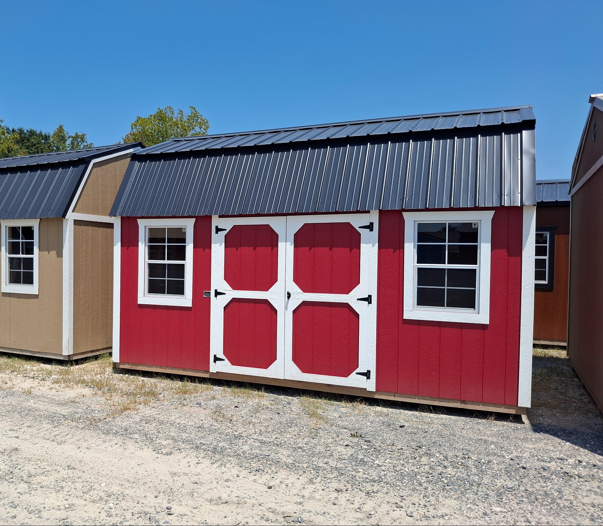 10x16 Side Lofted Barn at Kirbyville Lot - Essex Bros
