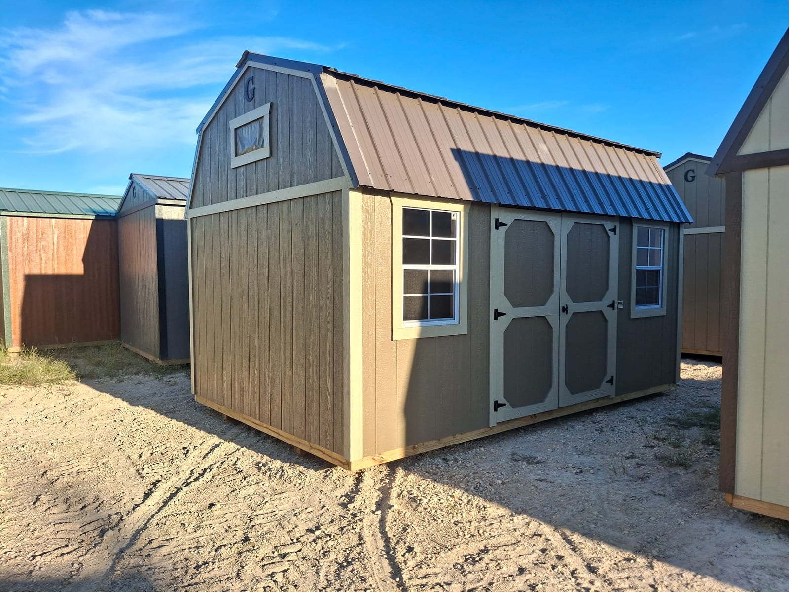 10x16 Side Lofted Barn at Kirbyville Lot - Essex Bros